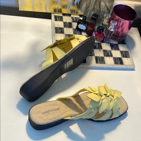 Butter Yellow Leather Sandals with Floral Design - Picture 16 of 16